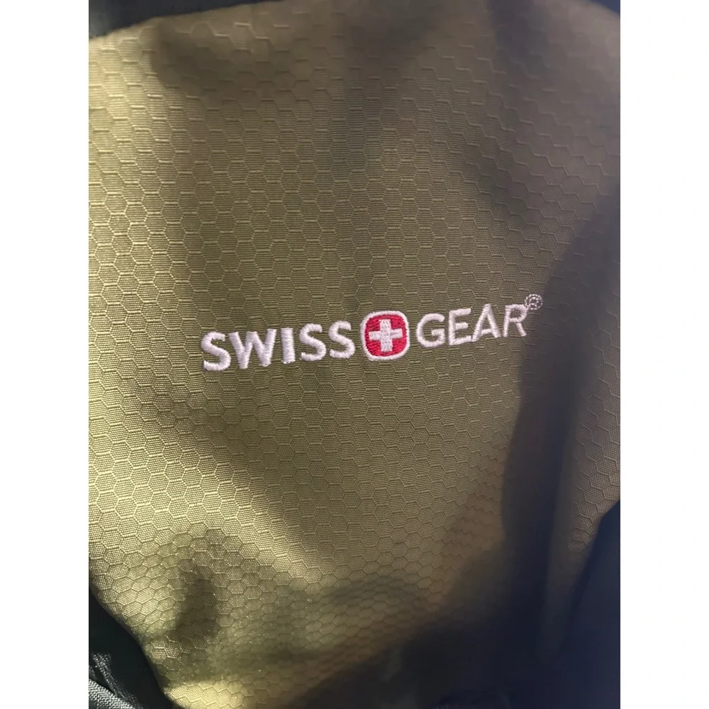 SwissGear Hiking Backpack Green Ripstop Daypack Outdoor Travel Bag Mens